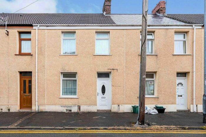 3 Bedroom Terraced House To Rent In Osbourne St, SA11