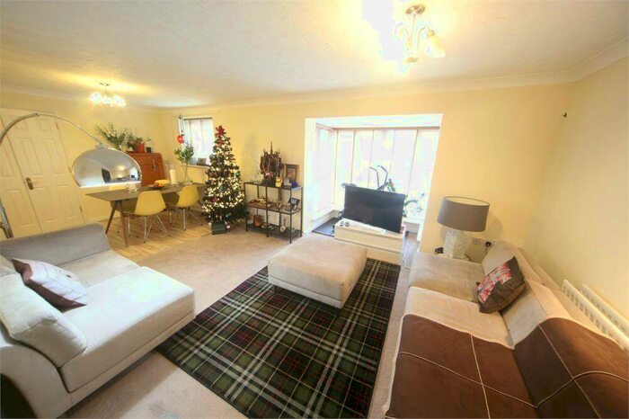 2 Bedroom Apartment To Rent In Grasholm Way, Slough, Berkshire, SL3