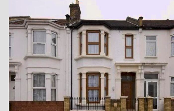 4 Bedroom House To Rent In Kitchener Road, Forest Gate, E7