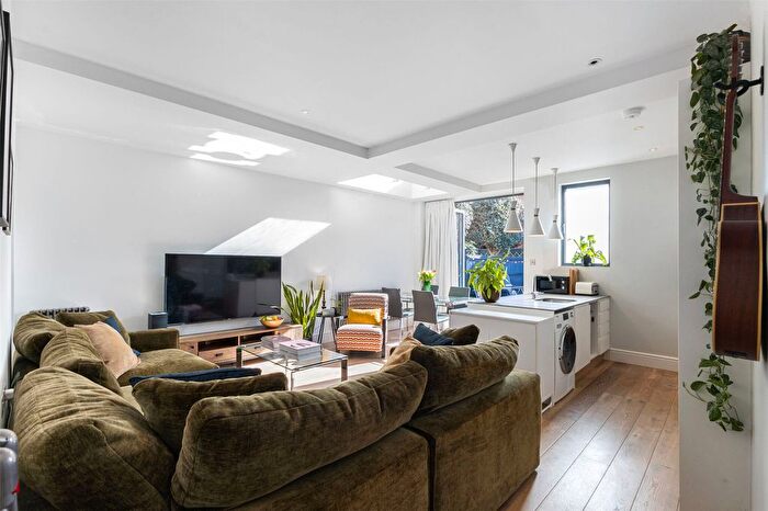 2 Bedroom Maisonette For Sale In Godstone Road, Twickenham, TW1