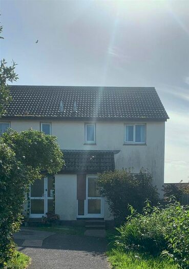 3 Bedroom End Of Terrace House To Rent In Dyers Close, Braunton, EX33