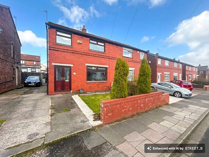 3 Bedroom Semi Detached House For Sale In Chapelfield Drive, Worsley, M28