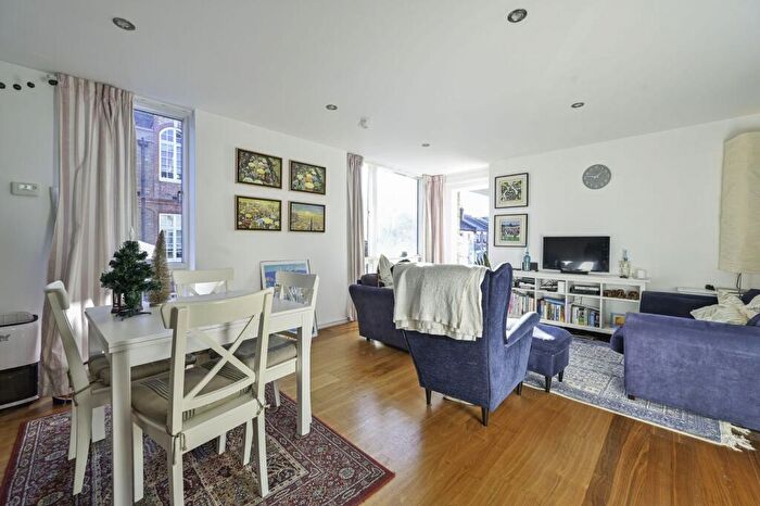 3 Bedroom Flat To Rent In Boundary Lane, Walworth, London, SE17