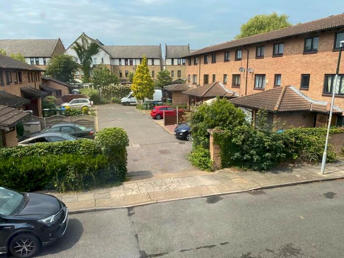 1 Bedroom Flat To Rent In Pointer Close, London, SE28