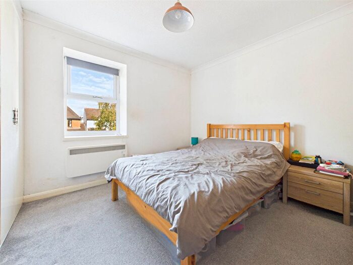 1 Bedroom Semi-detached House To Rent In Hyacinth Close, Hampton, TW12