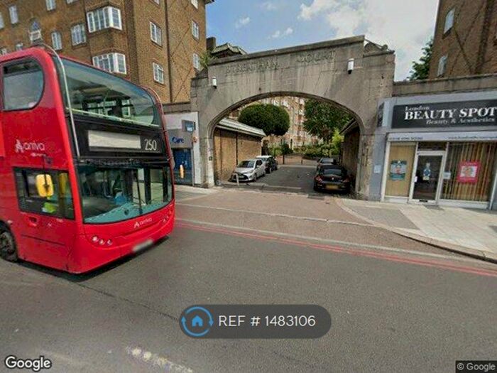 2 Bedroom Flat To Rent In Streatham Court, London, SW16