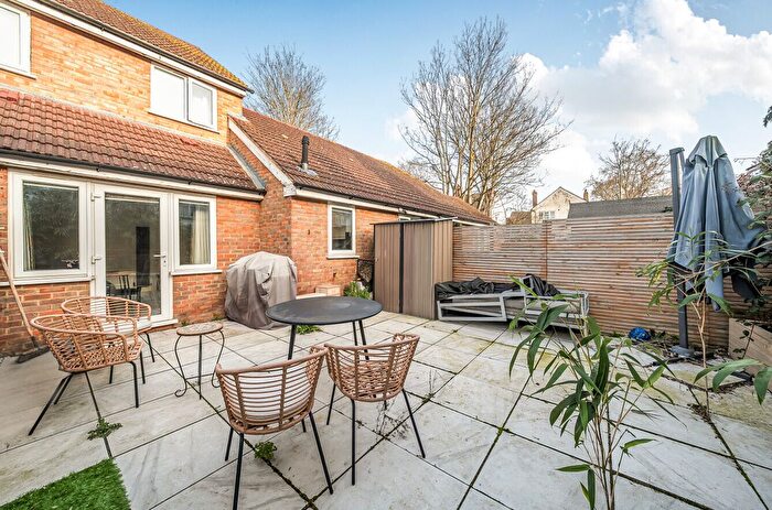 1 Bedroom Flat For Sale In Taffy's How, Mitcham, CR4