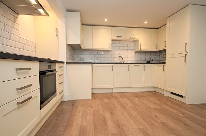 1 Bedroom Apartment To Rent In Elm Close, KT5