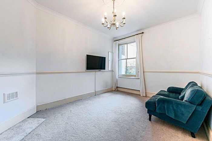 2 Bedroom Flat To Rent In Mornington Avenue, West Kensington, London, W14
