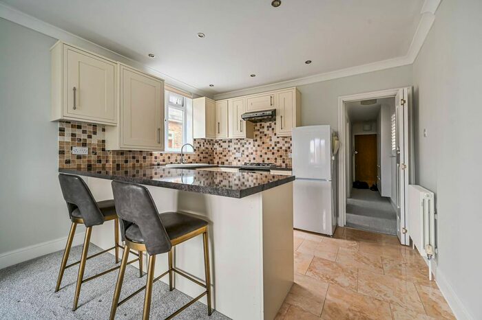 1 Bedroom Flat To Rent In Culverden Road, Balham, London, SW12