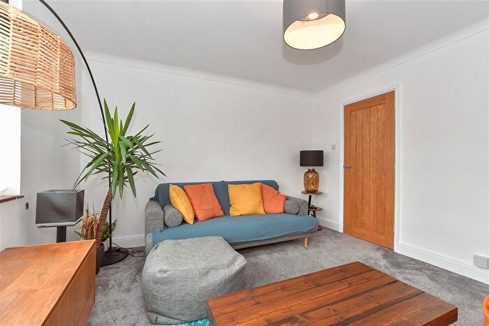 2 Bedroom Flat For Sale In Grove Hill Road, Tunbridge Wells, Kent, TN1