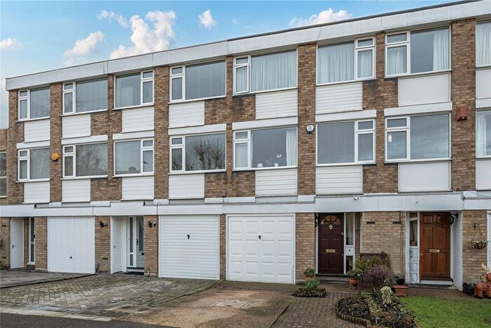 3 Bedroom Terraced House For Sale In Holmdene Close, Beckenham, BR3