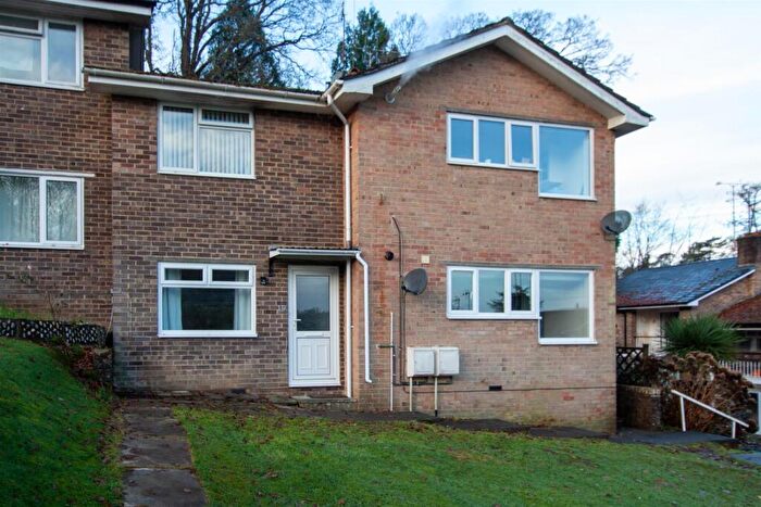 2 Bedroom Flat To Rent In High Trees, Haywards Heath, RH16
