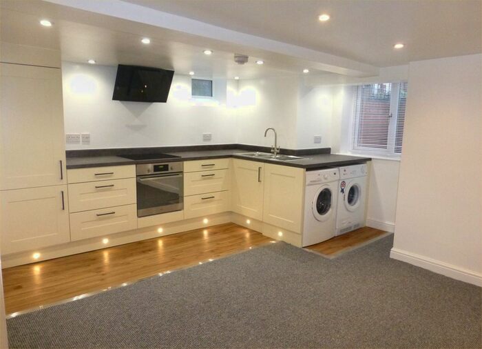 1 Bedroom Flat To Rent In Malvern Grove, West Didsbury, Didsbury, Manchester M20