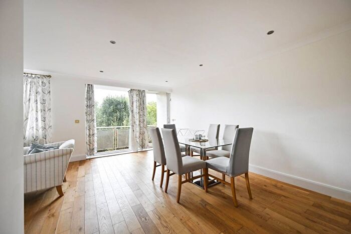 3 Bedroom Flat For Sale In North Bank, St John's Wood, London, NW8