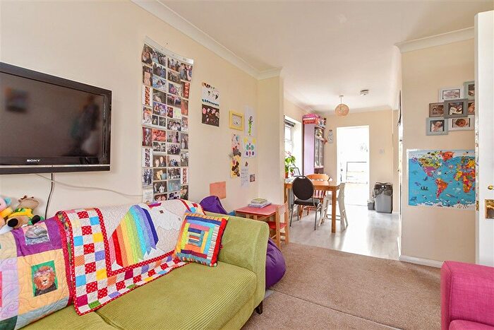 3 Bedroom Chalet For Sale In Downsview Avenue, Woodingdean, Brighton, East Sussex, BN2