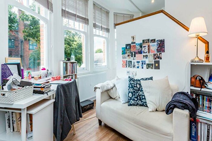 Flat To Rent In Fortis Green Road, Muswell Hill, N10