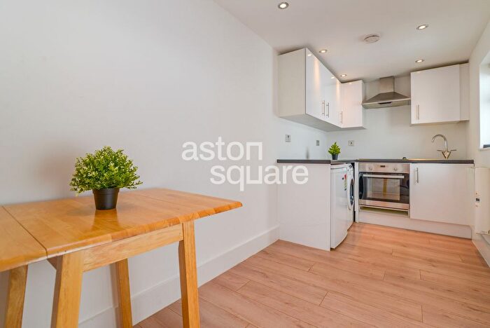 Studio To Rent In Boyne Avenue, London, NW4