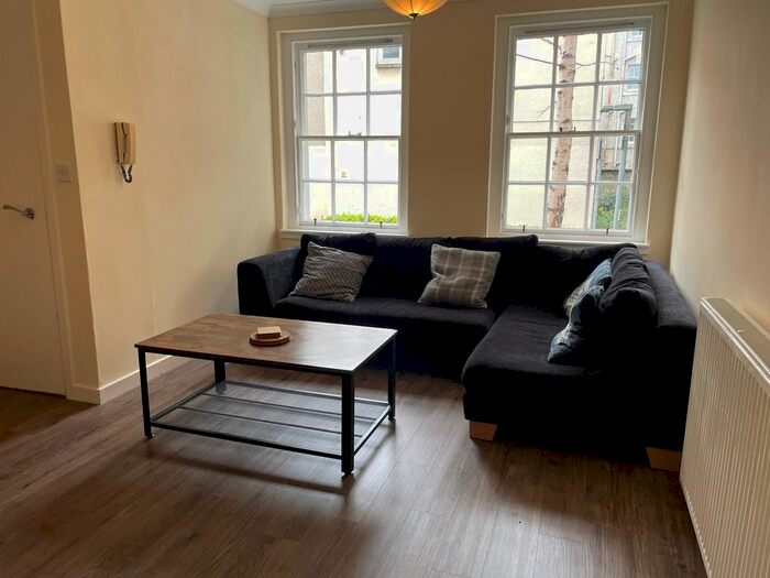 2 Bedroom Flat To Rent In Haddon Court, Edinburgh, EH8