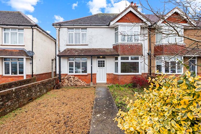 2 Bedroom Apartment For Sale In Orchard Gardens, Chichester, PO19