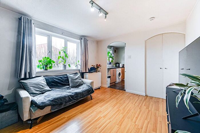 1 Bedroom Flat For Sale In Armoury Road, Greenwich, London, SE8