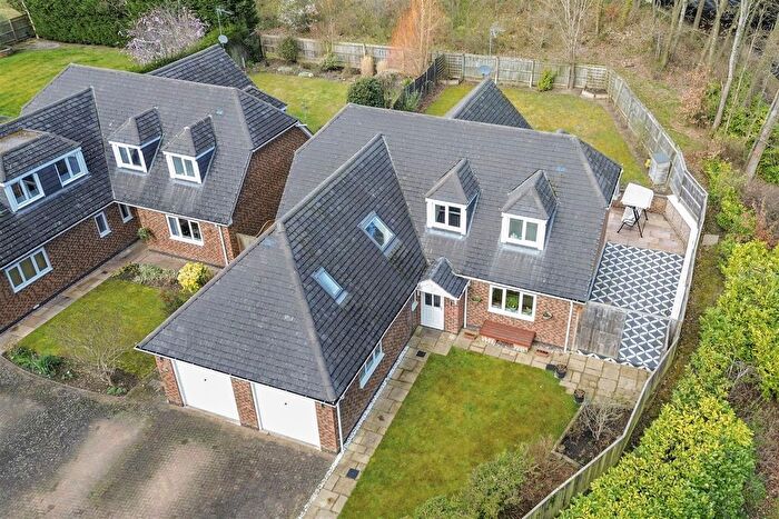 4 Bedroom Detached House For Sale In Bradwell Road, Loughton, Milton Keynes, MK5