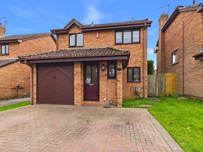 3 Bedroom Detached House For Sale In Apsley Way, Worthing, BN13