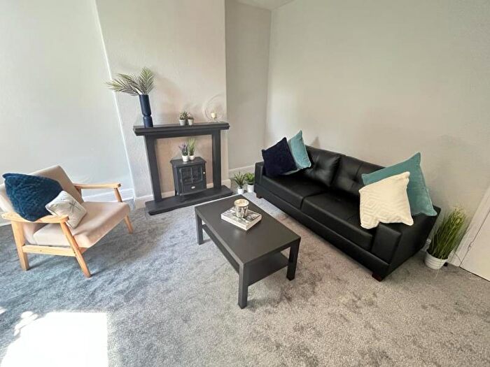 2 Bedroom Flat To Rent In - North Grange Road, LS6