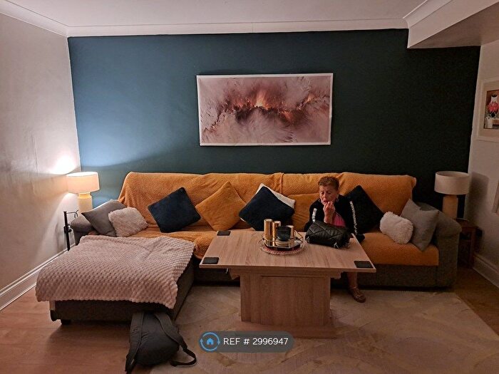 2 Bedroom Maisonette To Rent In Barnfield Avenue, Mitcham, CR4