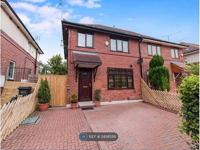 3 Bedroom Semi-Detached House To Rent In Greenview Close, Leeds, LS9