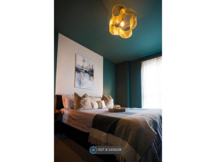 2 Bedroom Flat To Rent In Greenwich High Road, London, SE10