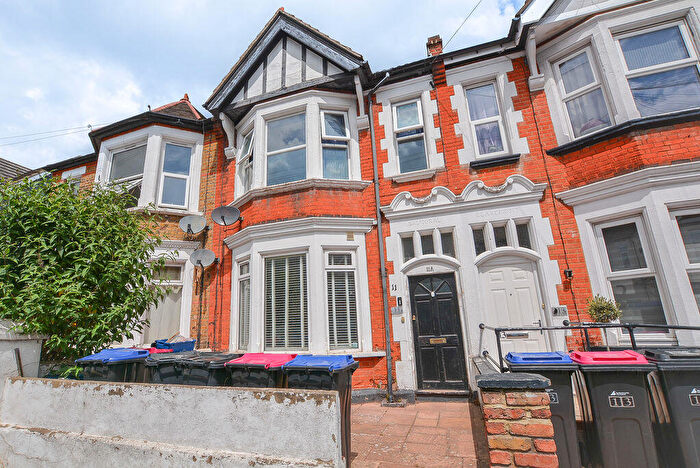 2 Bedroom Flat To Rent In South Avenue, Southend-On-Sea, SS2