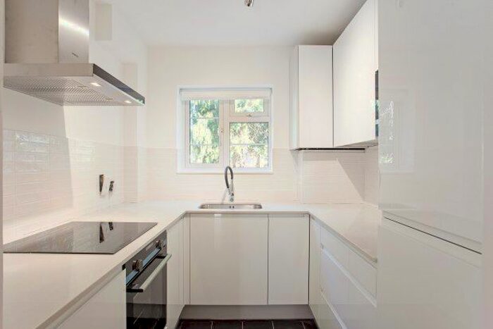 2 Bedroom Maisonette To Rent In Arlington Lodge, Weybridge, KT13