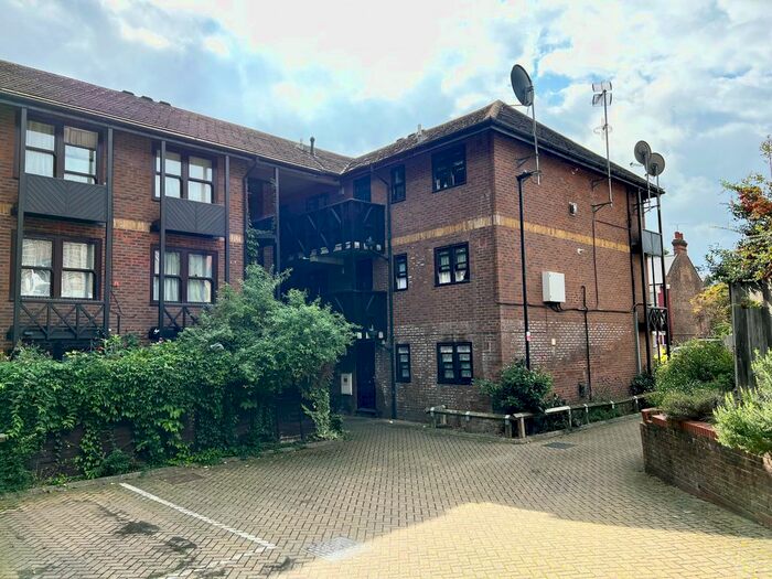 1 Bedroom Flat To Rent In Parkland Road, Wood Green, N22