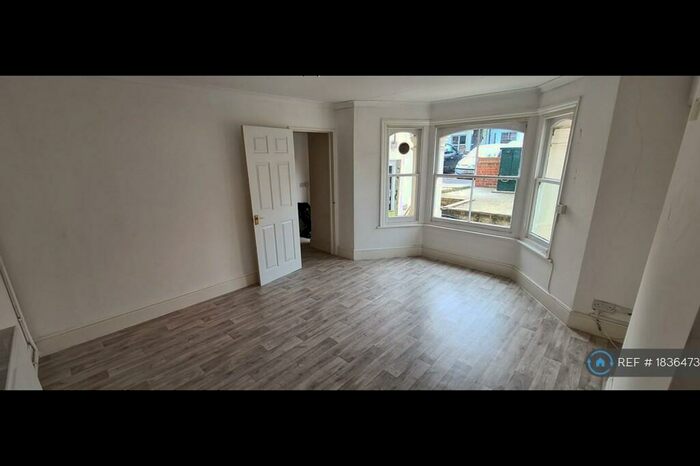 1 Bedroom Flat To Rent In Wykeham Mansions - Rosendale Road, London, SE21