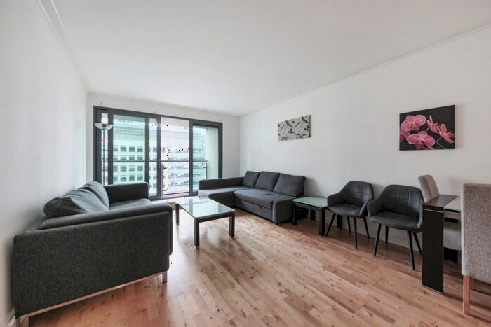 2 Bedroom Flat To Rent In Discovery Dock East Apartments, South Quay Square, E14