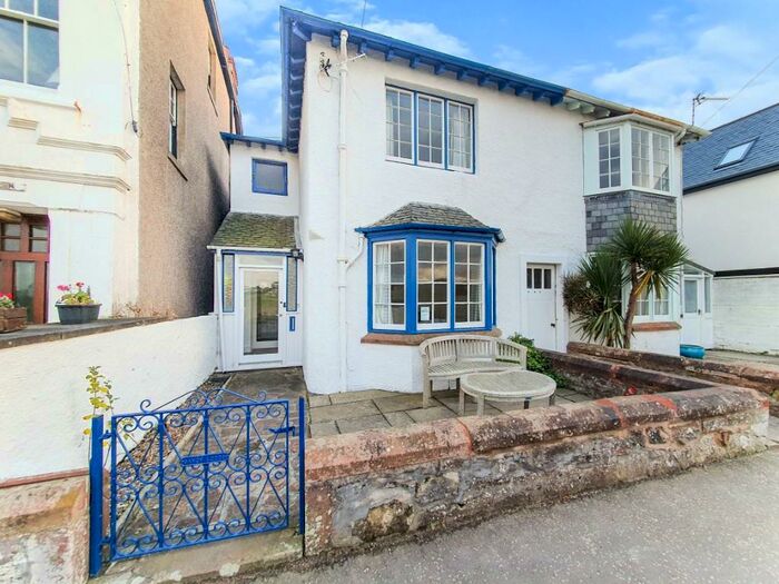 3 Bedroom Semi-Detached House To Rent In Links Road, KY9