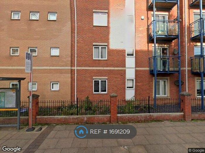 3 Bedroom Flat To Rent In Stretford Road, Manchester, M15