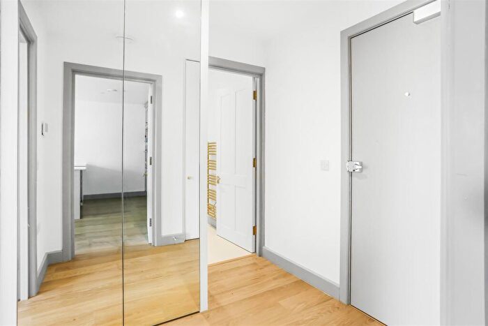 1 Bedroom Apartment For Sale In Malden Road, Cheam, SM3