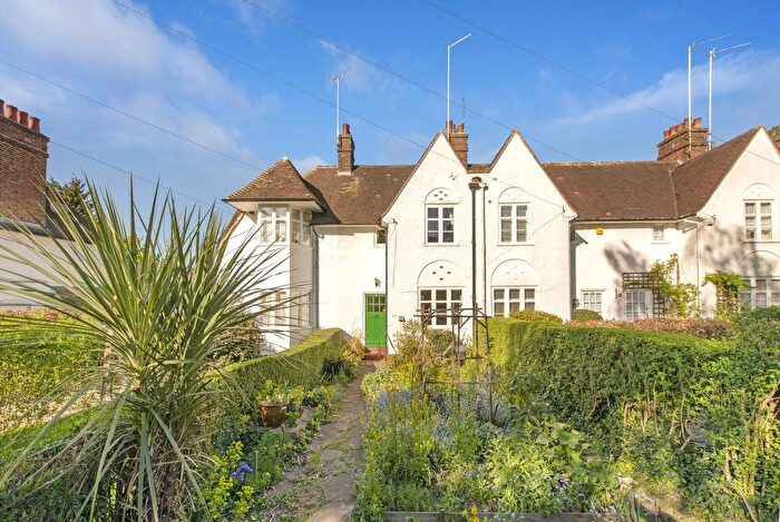 2 Bedroom Terraced House For Sale In Wordsworth Walk, London, NW11