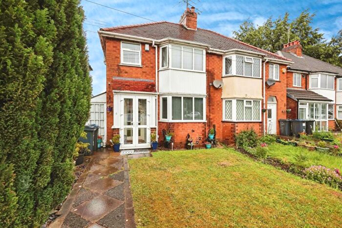 3 Bedroom Semi-Detached House For Sale In Monyhull Hall Road, Birmingham, B30