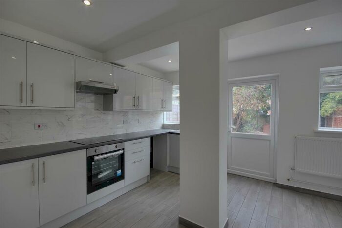 3 Bedroom House To Rent In Causeyware Road, Edmonton, N9