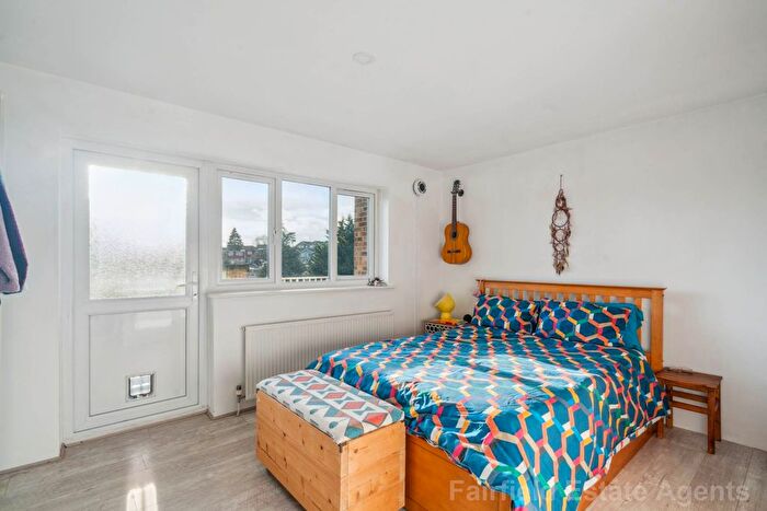 1 Bedroom Flat For Sale In Prestwood, Upper Hitch, Carpenders Park, WD19
