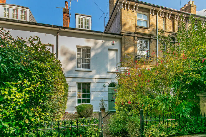 4 Bedroom Town House To Rent In West End Terrace, Winchester, SO22