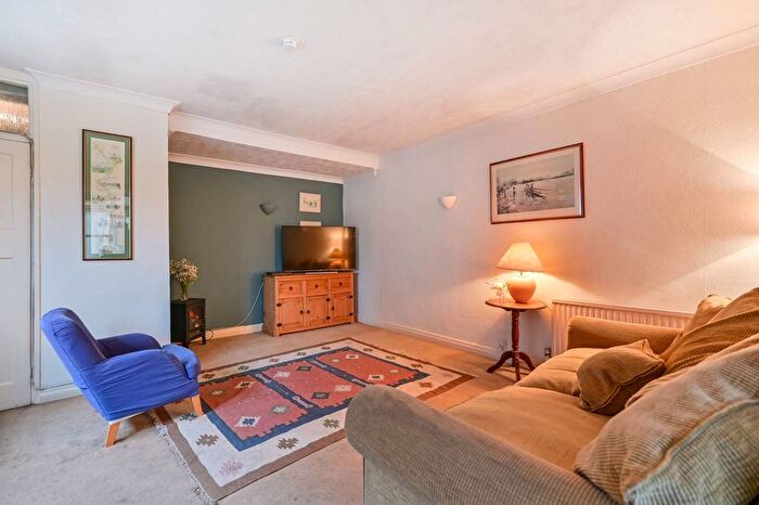 4 Bedroom Bungalow For Sale In Twynham Road, Maidenhead, SL6