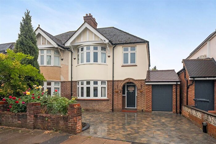 3 Bedroom Semi-Detached House For Sale In Rosamond Road, Bedford, MK40