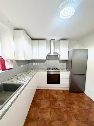 2 Bedroom Flat To Rent In Whitmore Estate, London, N1