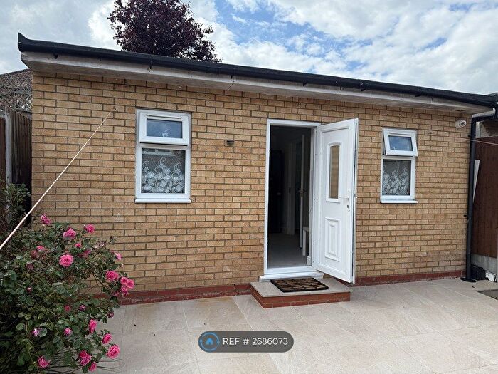 Studio To Rent In Chingford, London, E4