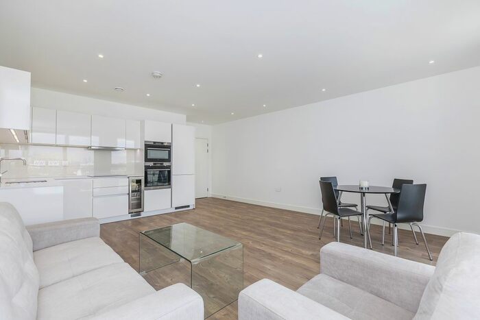 2 Bedroom Flat To Rent In Cable Walk, London, SE10