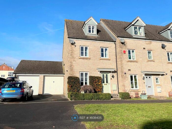 3 Bedroom End Of Terrace House To Rent In Pear Tree Avenue, Bristol, BS41